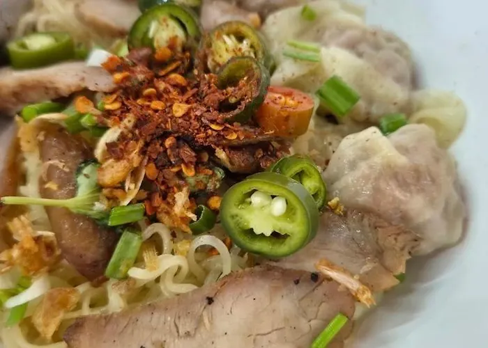 Boonlert Egg Noodle Hotel 4*